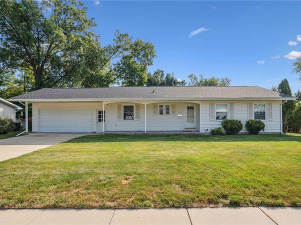 266 Tomahawk Trail SE, Cedar Rapids, IA 52403