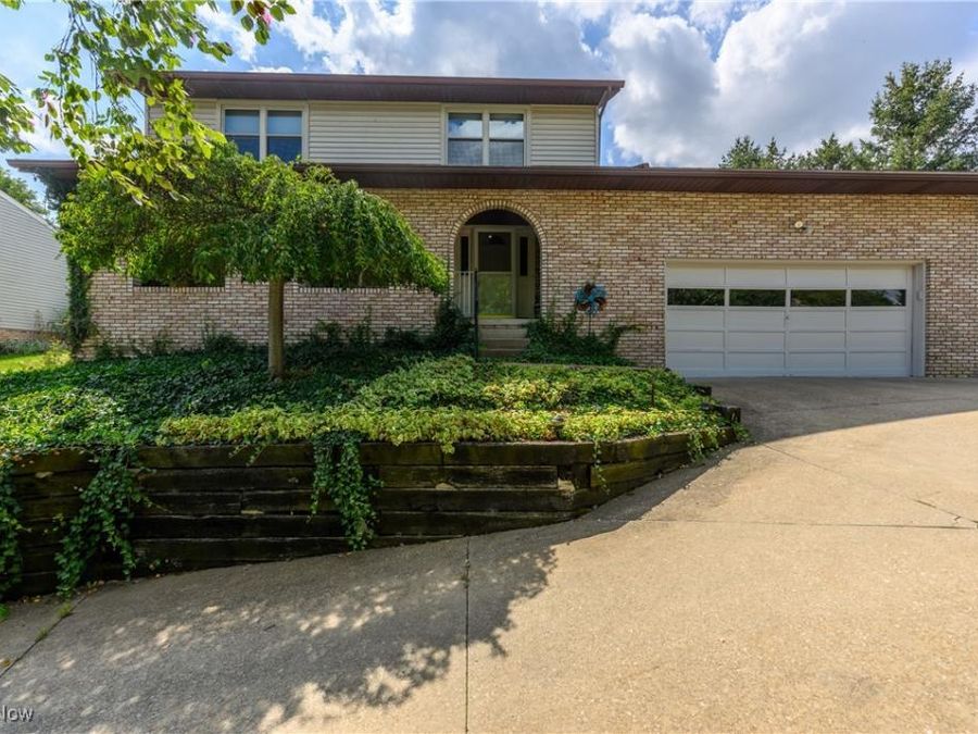 1240 7th Street NE, North Canton, OH 44720 Photo 1