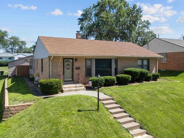 2827 FILLMORE Lane, Davenport, IA 52804