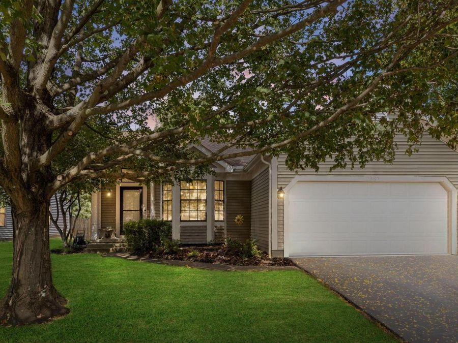 2961 Stone Mountain Drive , Pickerington, OH 43147 Photo 1