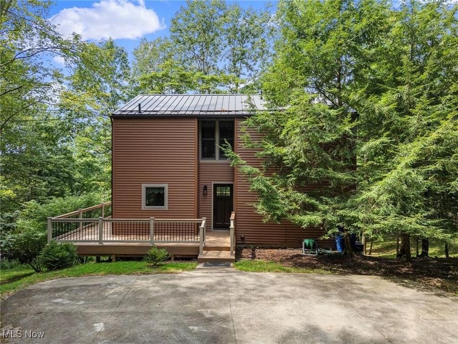 6 Cayuga Trail, Malvern, OH 44644 Photo 1