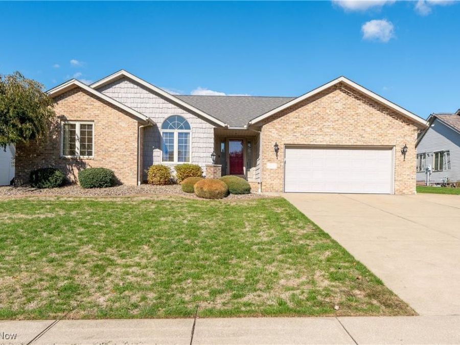 1415 Red Coach Street SE, North Canton, OH 44720 Photo 1