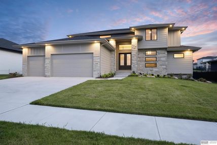 21009 C Street , Elkhorn, NE 68022