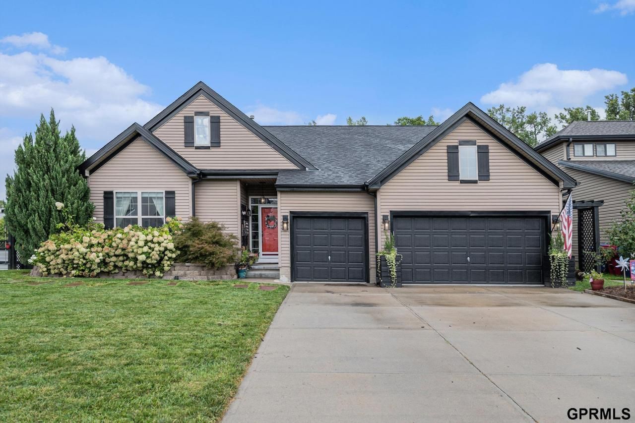 16251 Loop Street , Omaha, NE 68136