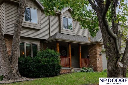 809 Joseph Drive , Papillion, NE 68046