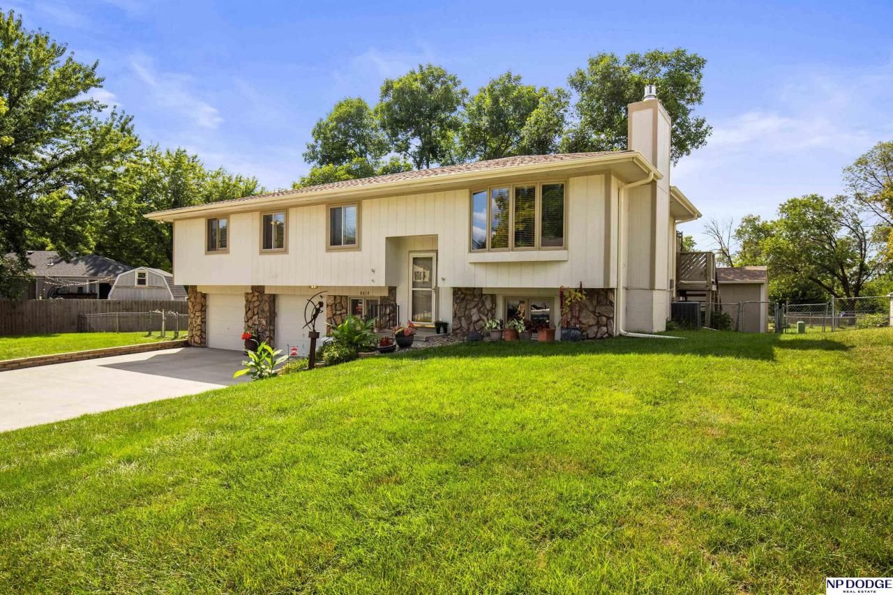 8614 S 46th Avenue , Omaha, NE 68157