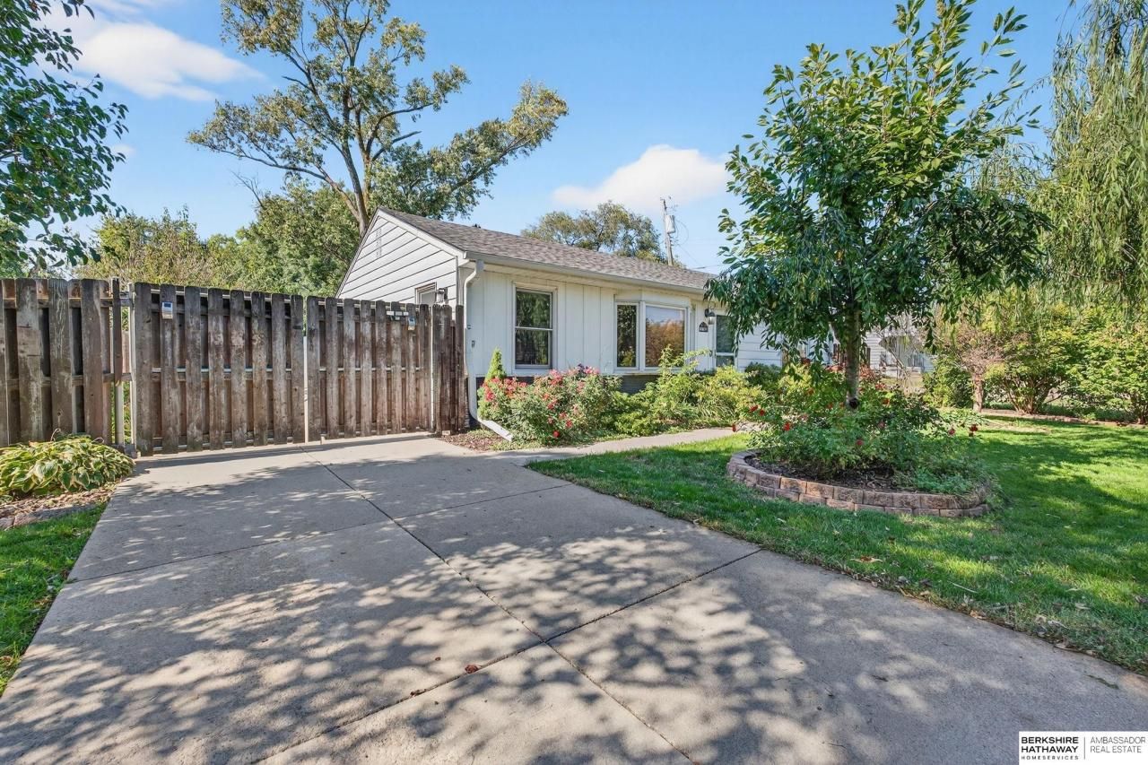 1710 N 85th Street , Omaha, NE 68114