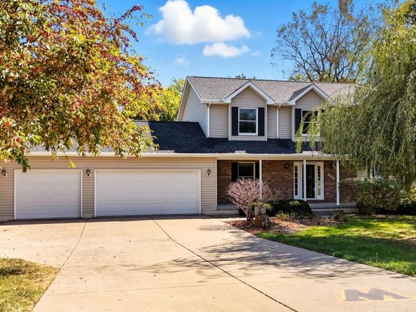 2688 BECKY THATCHER RD, Muscatine, IA 52761