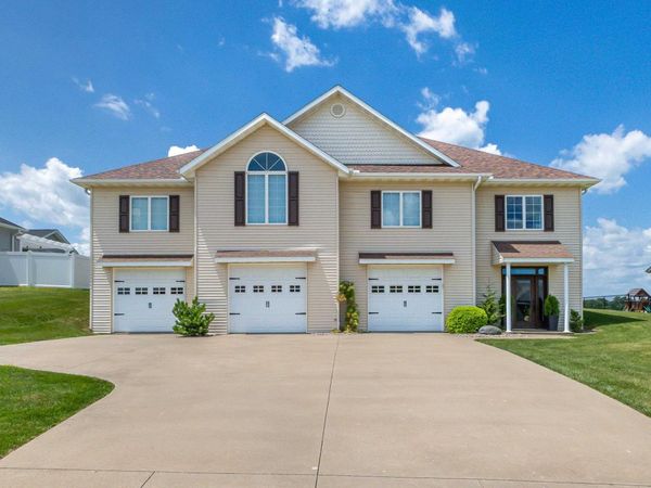 1608 Timber Court, Maquoketa, IA 52060