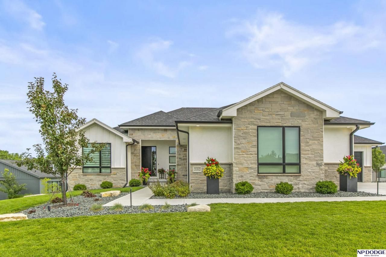 21312 E Street , Omaha, NE 68022