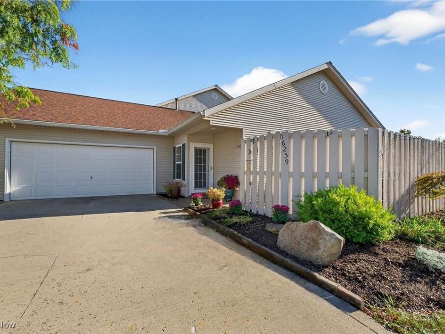 16259 Emerald Point, Middleburg Heights, OH 44130 Photo 1