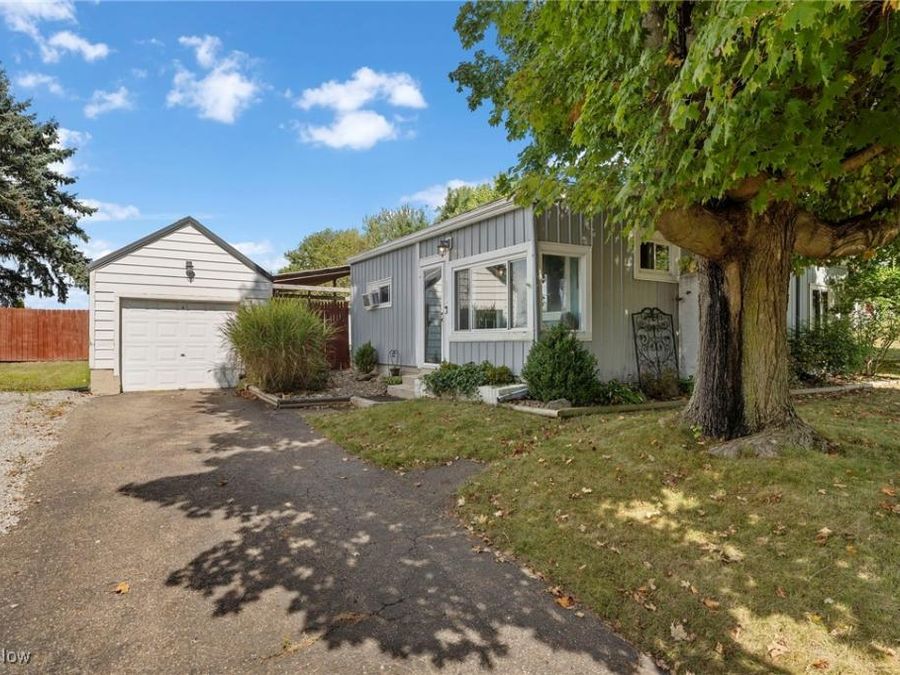 6079 Eastlawn Street NE, Louisville, OH 44641 Photo 1