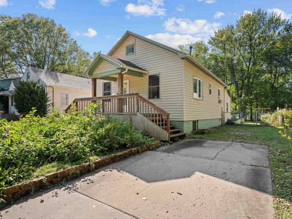 911 ROOSEVELT Street, Iowa City, IA 52240