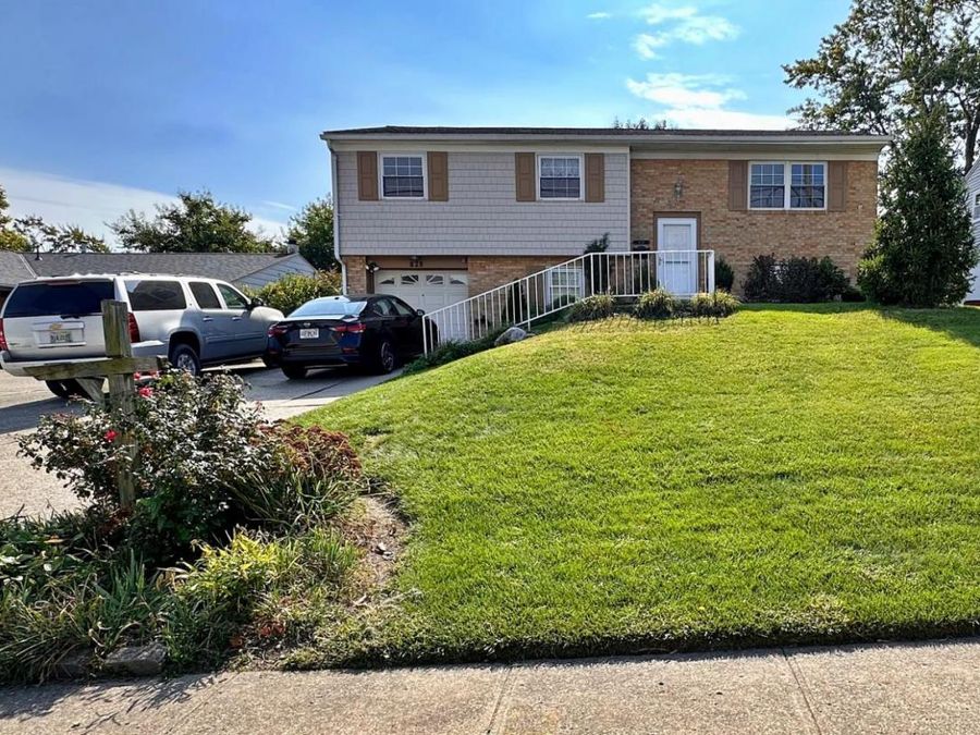 829 E Crescentville Road, Springdale, OH 45246 Photo 1