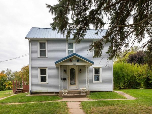 1020 Cleveland Avenue, Dubuque, IA 52001