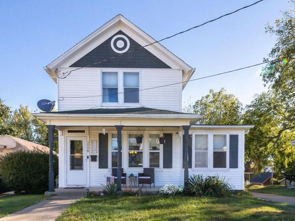 1528 Mount Pleasant Street, Dubuque, IA 52001