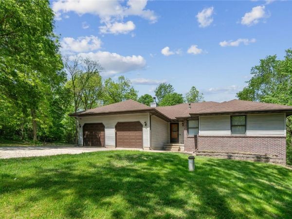 5050 Shady Oak Avenue , Central City, IA 52214