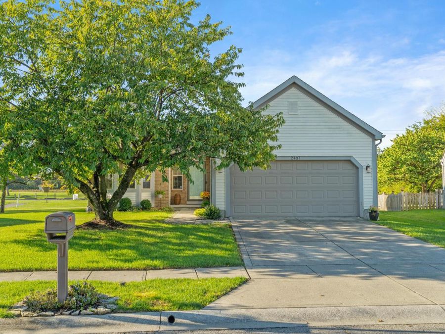 2407 Sunladen Drive, Grove City, OH 43123 Photo 1
