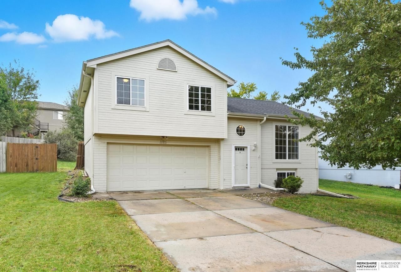 1125 Rawhide Road , Papillion, NE 68046