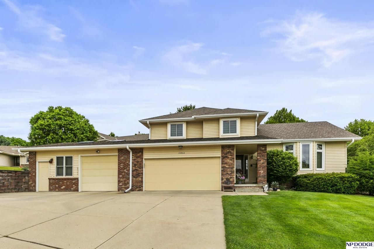 13952 Frederick Circle , Omaha, NE 68138