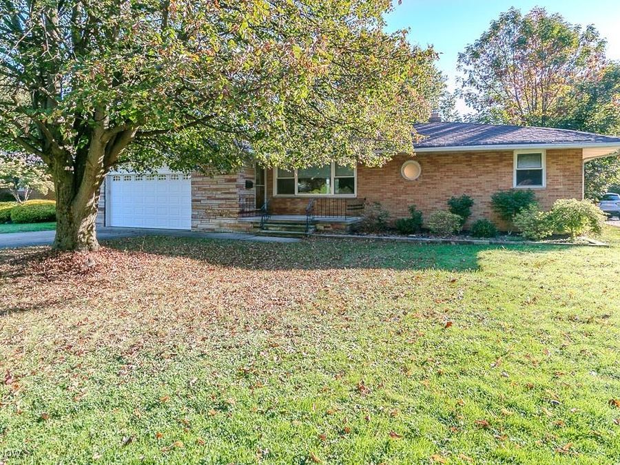 5831 Alberta Drive, Lyndhurst, OH 44124 Photo 1