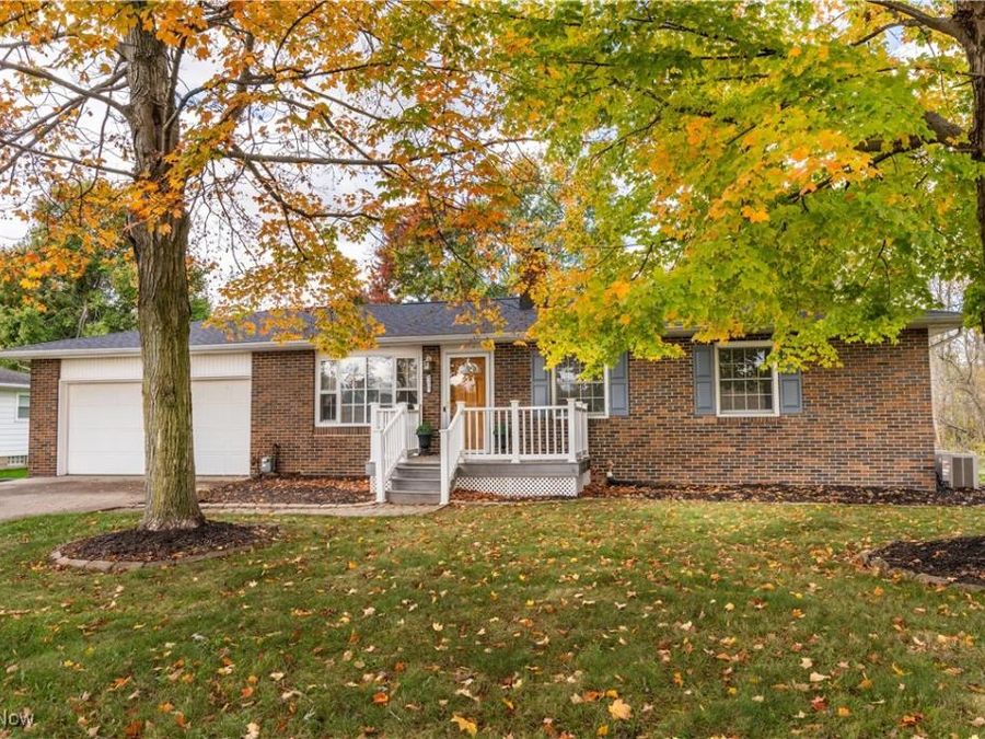 8275 Rolling Hill Avenue NW, North Canton, OH 44720 Photo 1