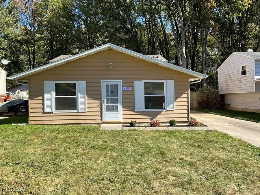 6255 Rosebelle Avenue, North Ridgeville, OH 44039 Photo 1