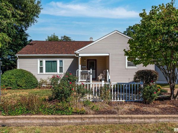 2458 E CENTRAL PARK Avenue, Davenport, IA 52803