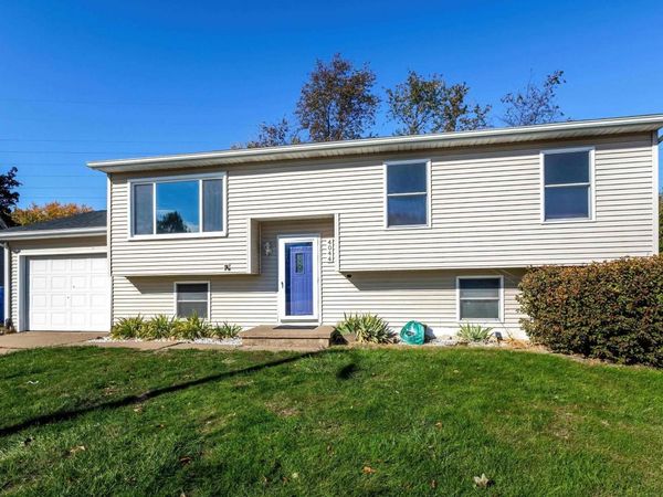 4044 W 14TH Street Court, Davenport, IA 52804