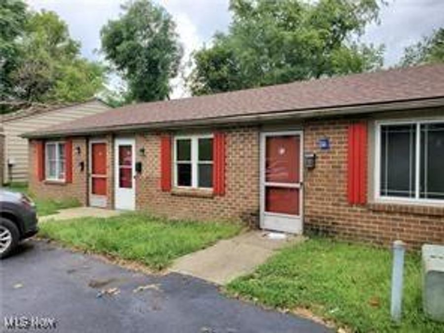 31 Elm Street, Unit D2, Struthers, OH 44471 Photo 1