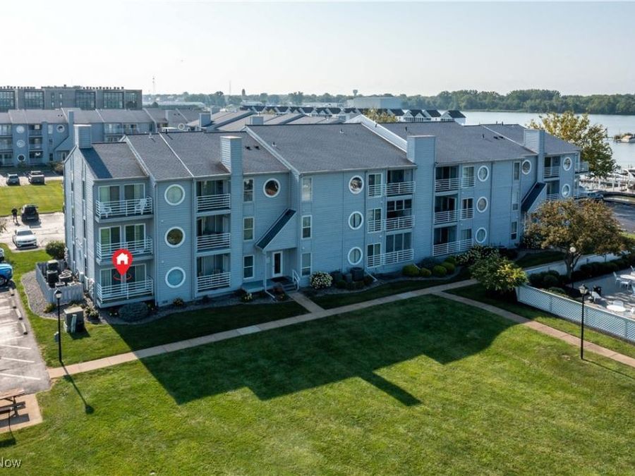 306 Clinton Reef Drive, Port Clinton, OH 43452 Photo 1