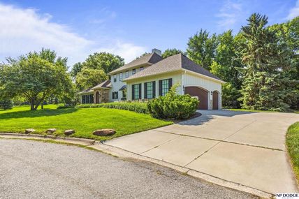 6731 Davenport Street , Omaha, NE 68132