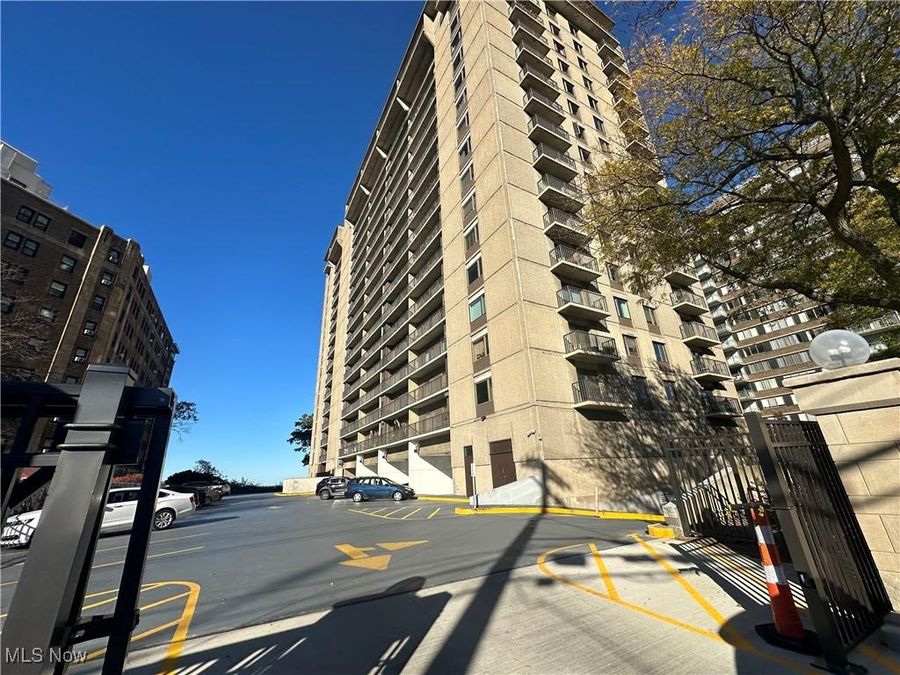 12500 Edgewater Drive, Unit 506, Lakewood, OH 44107 Photo 1