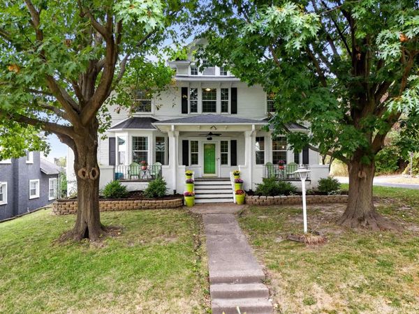 46 HILLCREST Avenue, Davenport, IA 52803