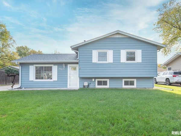 2507 HOLLY Drive, Bettendorf, IA 52722