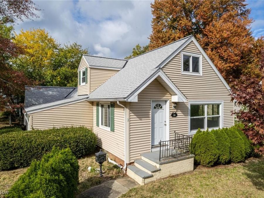 126 Parkwood Avenue, Avon Lake, OH 44012 Photo 1