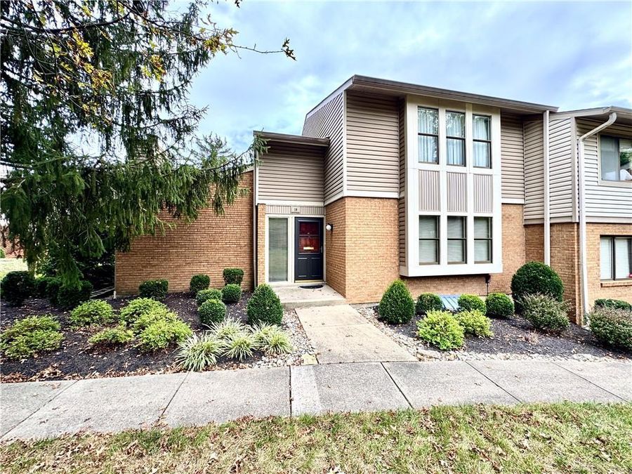 18 Oakwood Court, Springdale, OH 45246 Photo 1