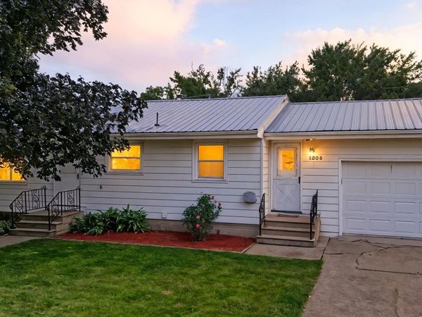 1306 E 2ND ST, Washington, IA 52353