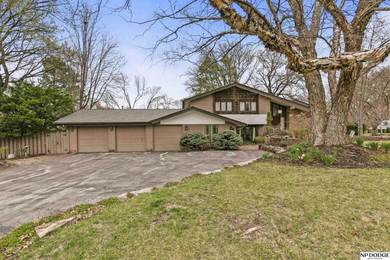 9958 Spring Circle , Omaha, NE 68124