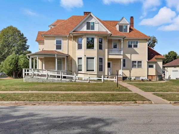 230 KIRKWOOD Boulevard, Davenport, IA 52803