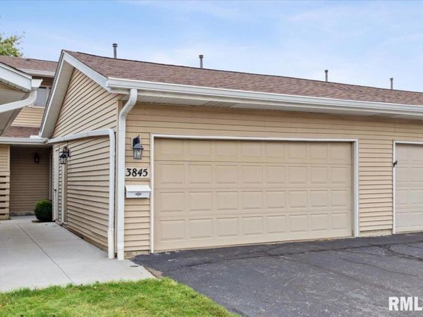 3845 Prairie Lane, Bettendorf, IA 52722