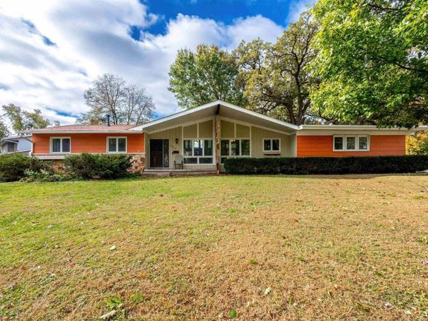 4449 ROYAL OAKS Drive, Davenport, IA 52806