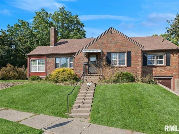 822 W RUSHOLME Street, Davenport, IA 00000