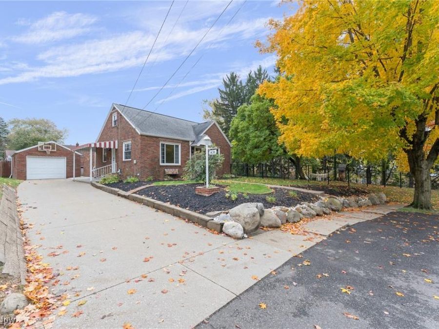 1438 Deville Avenue NW, Canton, OH 44708 Photo 1