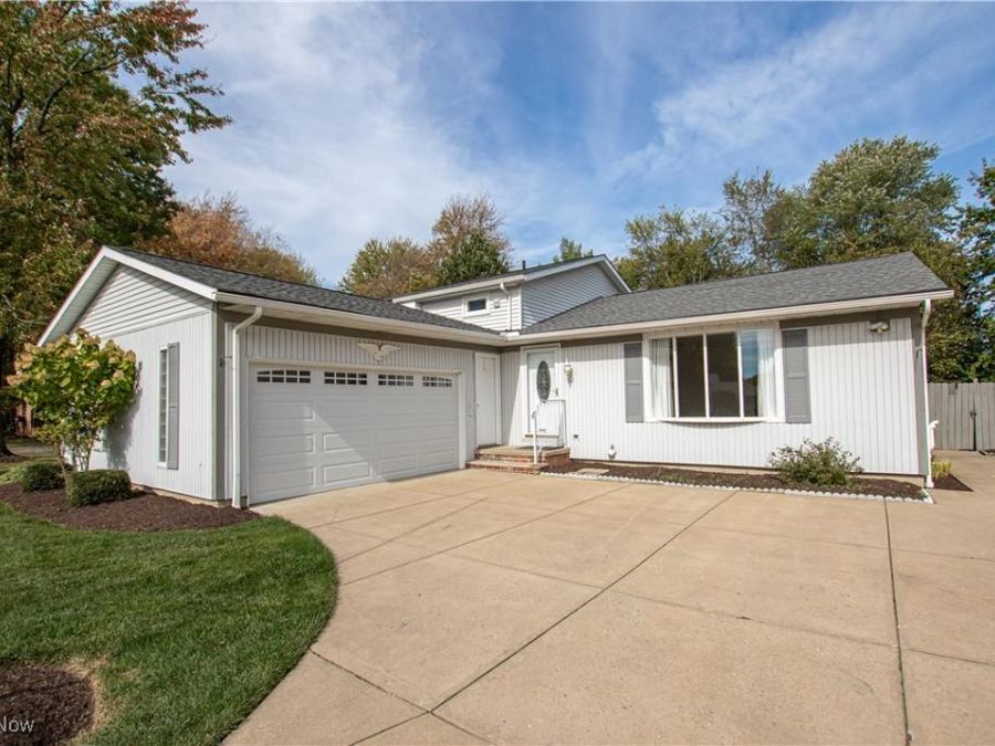20678 Spruce Drive, Strongsville, OH 44149 Photo 1