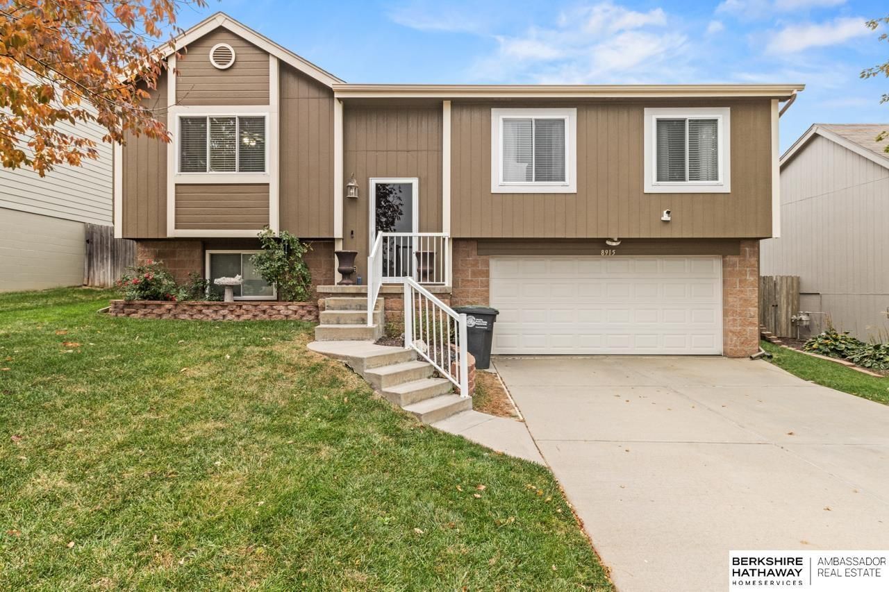 8915 N 76 Street , Omaha, NE 68122