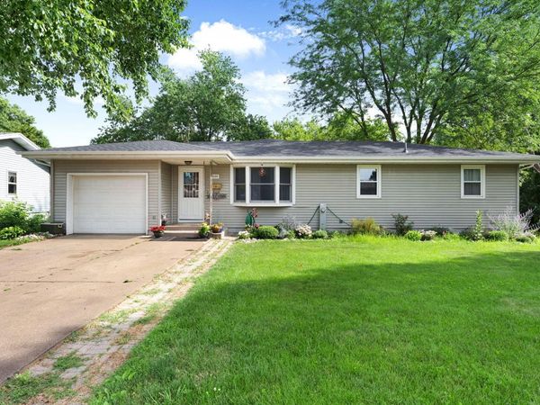 2109 AMERICANA AVE, Muscatine, IA 52761