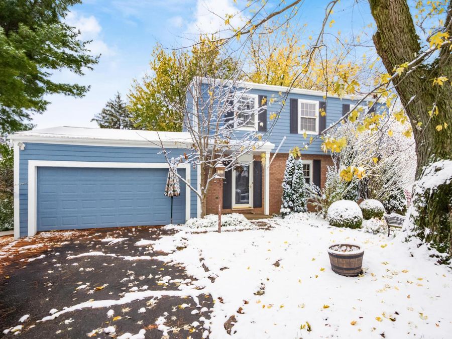 3812 Ridgewood Drive , Hilliard, OH 43026 Photo 1