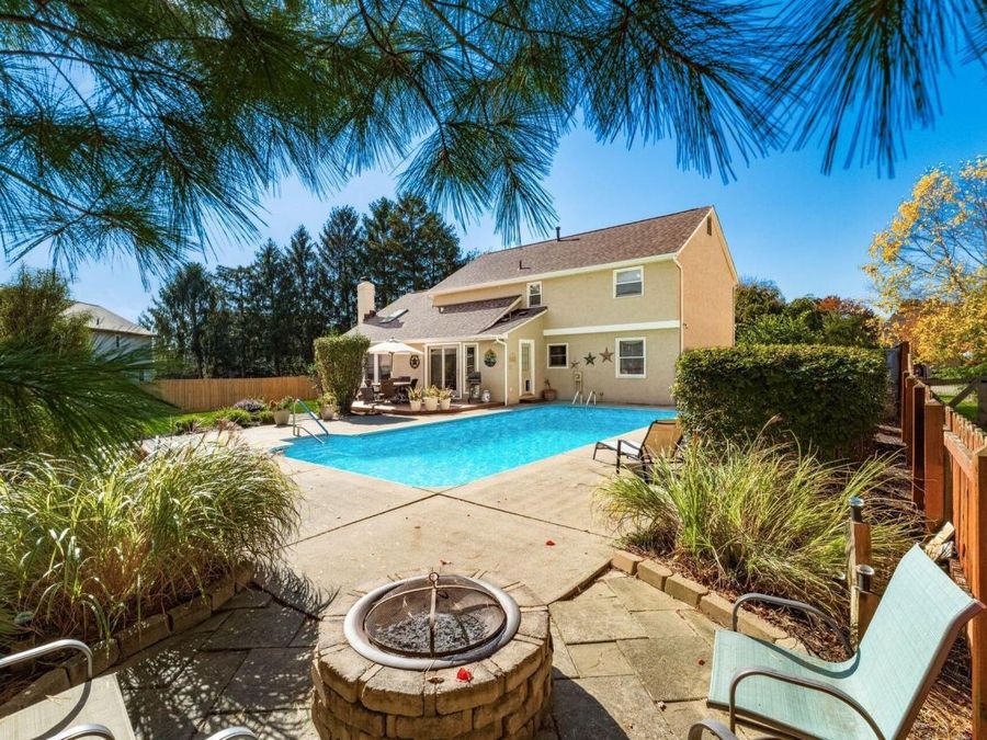 12980 Oakmere Drive , Pickerington, OH 43147 Photo 1