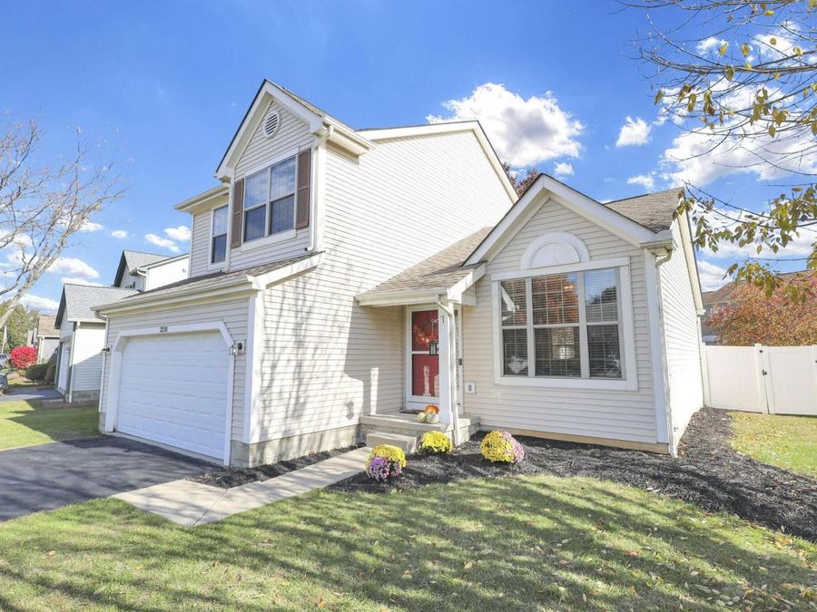 2210 Dunkeld Drive , Grove City, OH 43123 Photo 1
